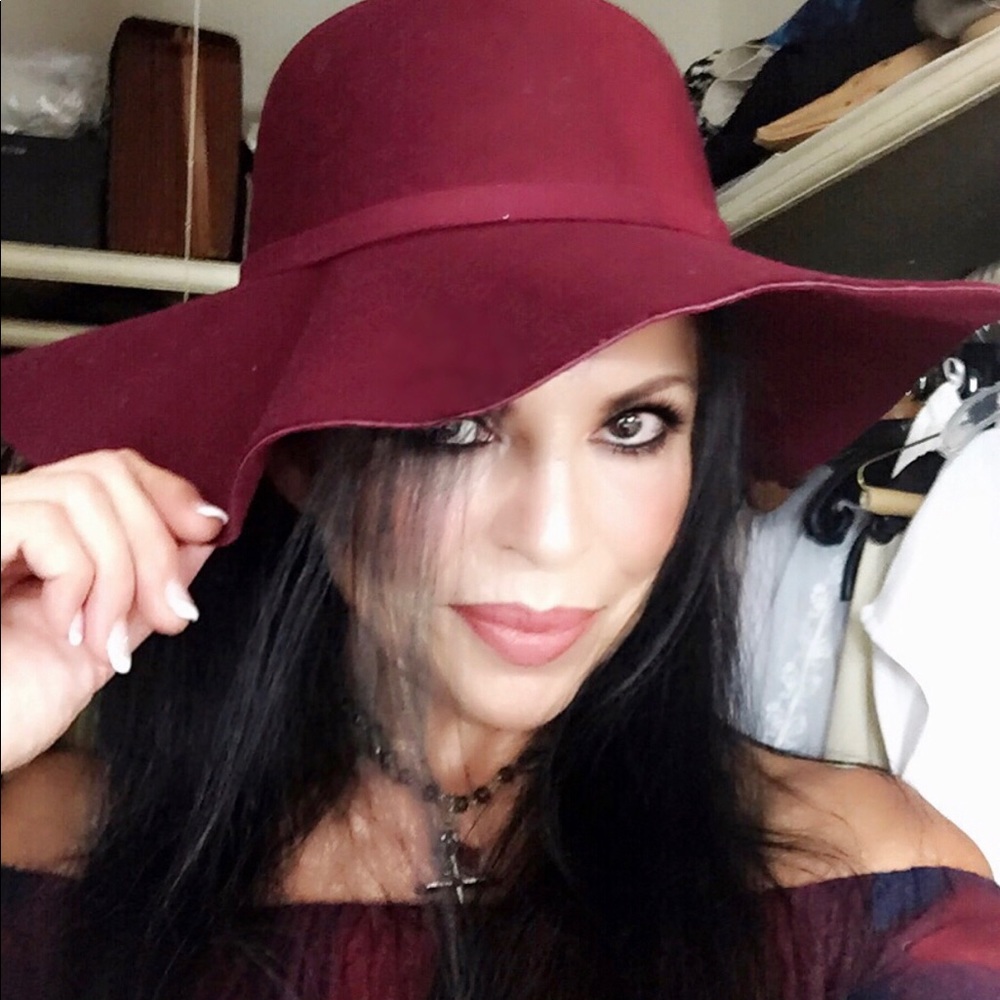 Meet your Posher, Alma